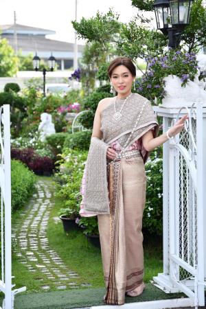 ชุดไทยเจ้าสาว ชุดไทยจักรพรรดิ์ เช่าที่แบมบี้ เวดดิ้ง ห้วยขวาง